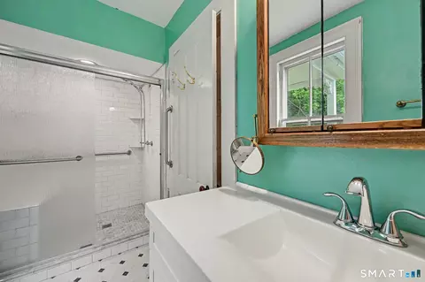 Bath - 33 Hatch Rd, Bridgewater, CT 06752 photo 1 of 2