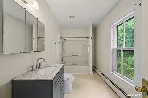 Bath - 33 Hatch Rd, Bridgewater, CT 06752 photo 2 of 2