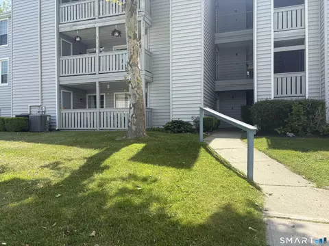 67 Leafwood Ln #244, Groton, CT 06340