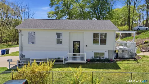 21 Chase St, Stonington, CT 06379