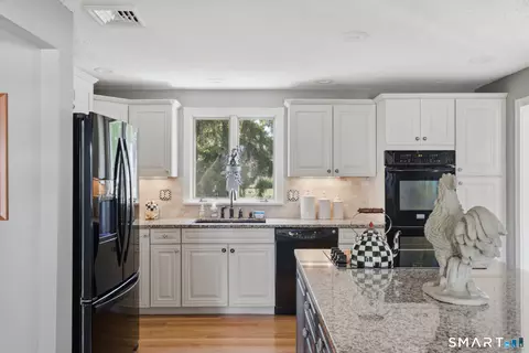 Kitchen - 4 Ireland Rd, Wethersfield, CT 06109 photo 6 of 7