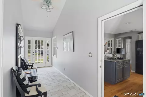 Entry Way - 4 Ireland Rd, Wethersfield, CT 06109 photo 2 of 3