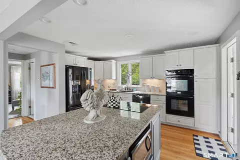Kitchen - 4 Ireland Rd, Wethersfield, CT 06109 photo 4 of 7