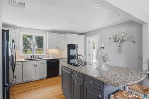 Kitchen - 4 Ireland Rd, Wethersfield, CT 06109 photo 5 of 7