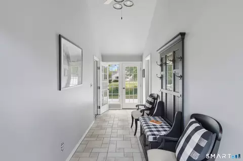 Entry Way - 4 Ireland Rd, Wethersfield, CT 06109 photo 3 of 3