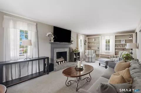 Living - 4 Ireland Rd, Wethersfield, CT 06109 photo 1 of 2