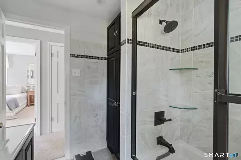 Bath - 4 Ireland Rd, Wethersfield, CT 06109 photo 5 of 5