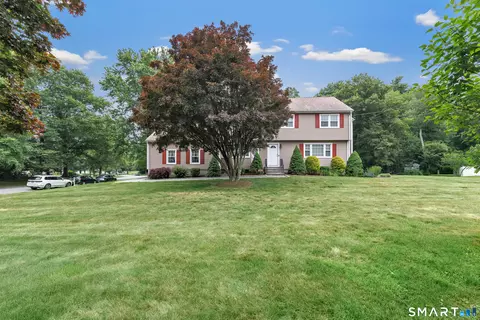 460 Stonehouse Rd, Trumbull, CT 06611