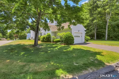 25 Locust Ln #25, Farmington, CT 06032