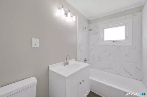 Bath - 82 Crystal St, Wethersfield, CT 06109 photo 1 of 1