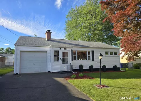 82 Crystal St, Wethersfield, CT 06109