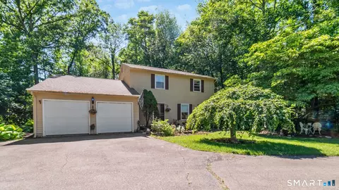 105 Inwood Ln, Bristol, CT 06010
