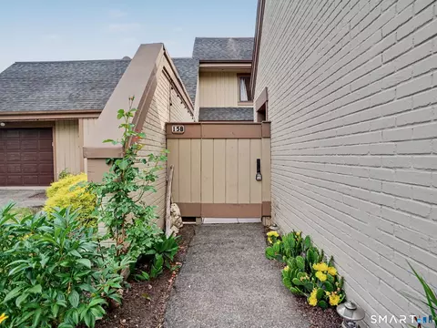 85 Viscount Dr #15B, Milford, CT 06460