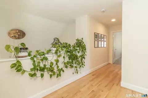 Entry Way - 2 Iris Ct, Cromwell, CT 06416 photo 5 of 5