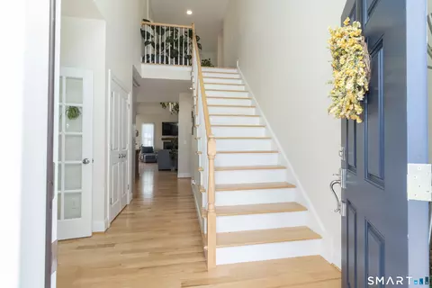 Entry Way - 2 Iris Ct, Cromwell, CT 06416 photo 1 of 5