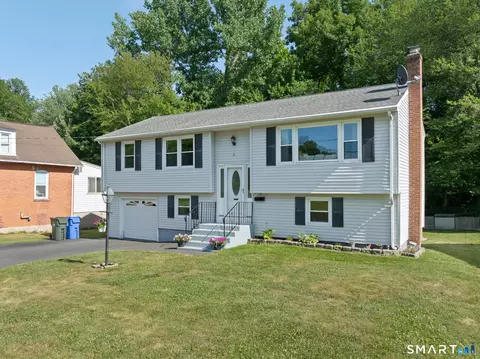 39 Putnam St, Newington, CT 06111