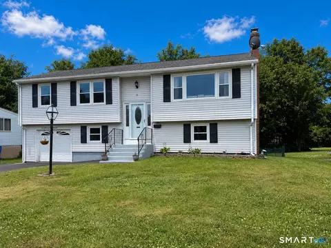 39 Putnam St, Newington, CT 06111