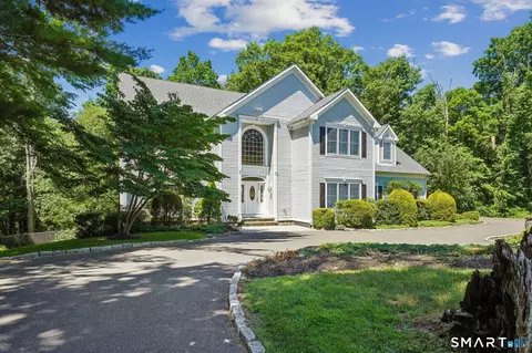 132 E Hunting Ridge Rd, Stamford, CT 06903