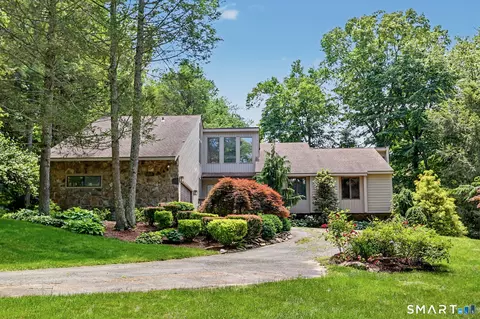 4 Scenic Hill Ln, Monroe, CT 06468