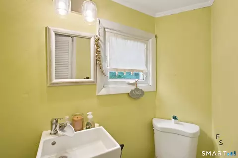 Bath - 182 Broad St, Norwich, CT 06360 photo 1 of 3