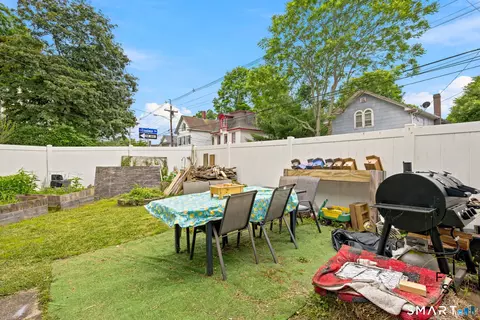 Exterior - 182 Broad St, Norwich, CT 06360 photo 4 of 6