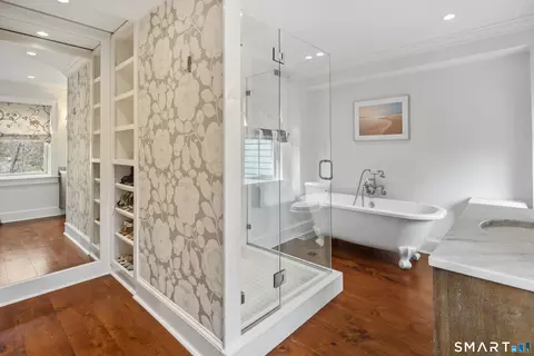 Bath - 5 Middlesex Rd, Darien, CT 06820 photo 3 of 5