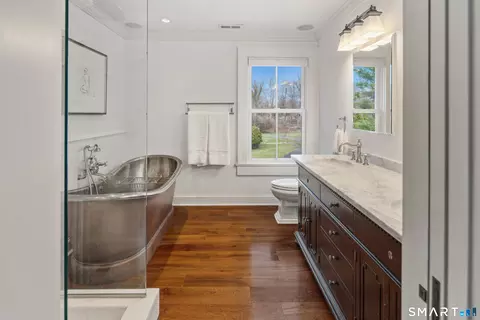 Bath - 5 Middlesex Rd, Darien, CT 06820 photo 2 of 5