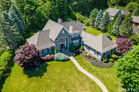 25 Avalon Dr, Middlebury, CT 06762