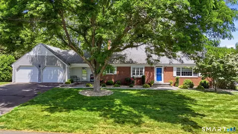 9 Pond Side Dr, Wethersfield, CT 06109