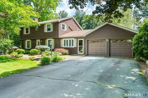 22 Seneca Dr, Vernon, CT 06066
