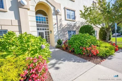 75 Washington Ave #8-205, Hamden, CT 06518