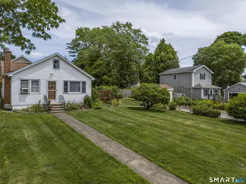 58 Vivian St, Waterford, CT 06385