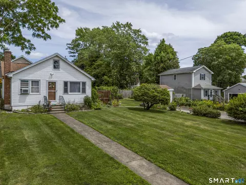 58 Vivian St, Waterford, CT 06385