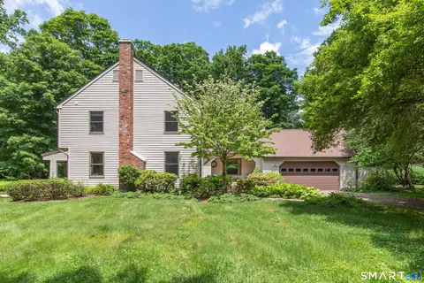 572 Amity Rd, Woodbridge, CT 06525