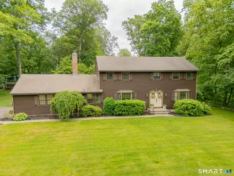 260 Pilgrim Ln, Stratford, CT 06614