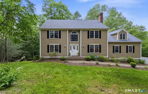 29 Narragansett Trl, Sandy Hook, CT 06482
