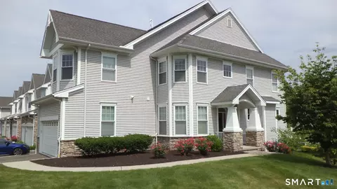 8 Sampson Ter #8, Danbury, CT 06810