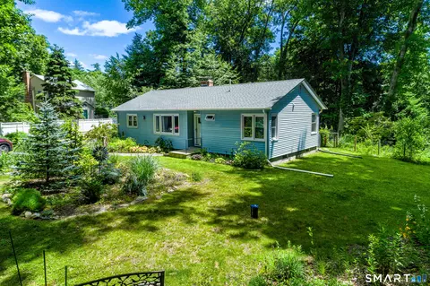 8 Sepous Rd, Avon, CT 06001