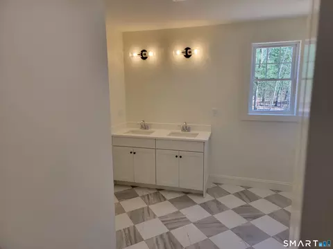 Bath - 963 High Rd, Berlin, CT 06037 photo 1 of 3