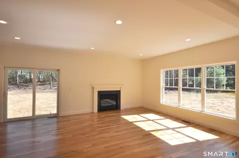 Living - 963 High Rd, Berlin, CT 06037 photo 4 of 5