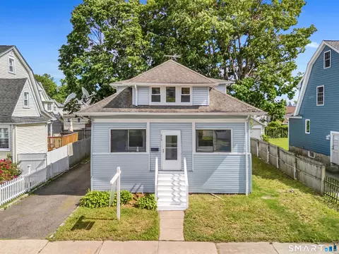 215 Overland Ave, Bridgeport, CT 06606