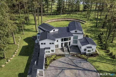 475 Fence Row Dr, Fairfield, CT 06824
