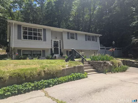 97 Kapitulik Rd, North Grosvenor Dale, CT 06255