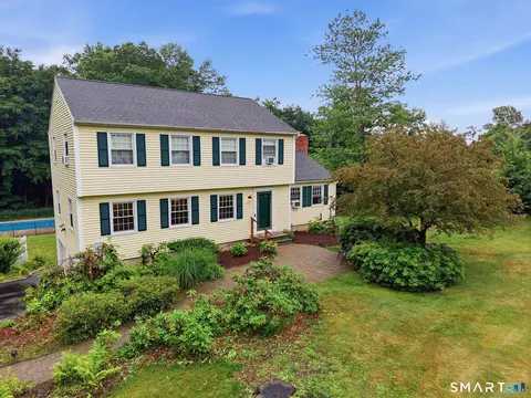 20 Stagecoach Rd, Woodbury, CT 06798