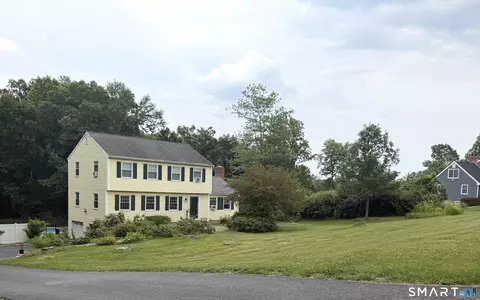 20 Stagecoach Rd, Woodbury, CT 06798