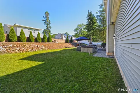 Exterior - 40 Griswold St, East Haven, CT 06513 photo 3 of 7