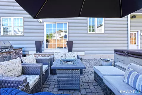 Exterior - 40 Griswold St, East Haven, CT 06513 photo 6 of 7
