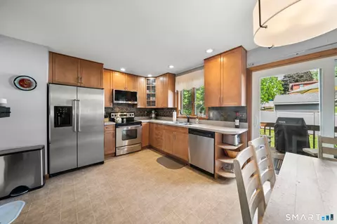 Kitchen - 20 Partridge Ct #20, Windsor Locks, CT 06096 photo 3 of 4