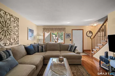 Living - 20 Partridge Ct #20, Windsor Locks, CT 06096 photo 2 of 2