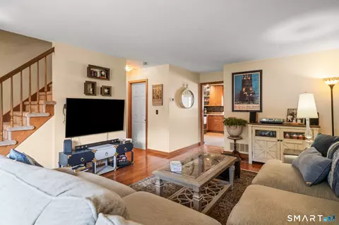 Living - 20 Partridge Ct #20, Windsor Locks, CT 06096 photo 1 of 2